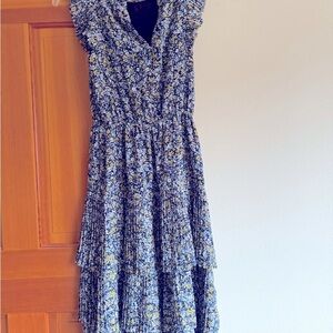 NWT Gorgeous classy Floral Print Women's dress
Banana Republic xs 0 petite